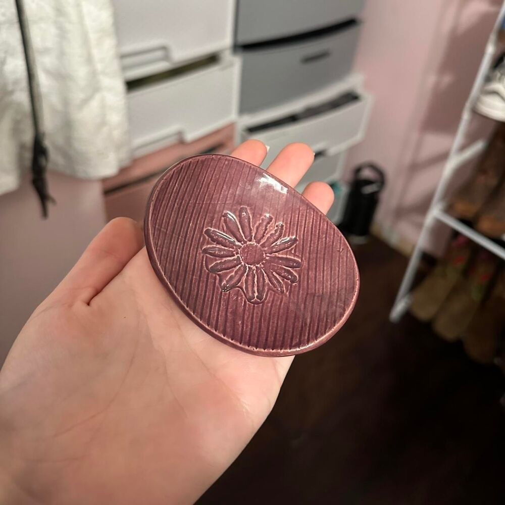 ceramic trinket dish with a daisy
